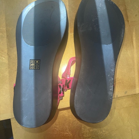 DKNY Sandles - Picture 2 of 4